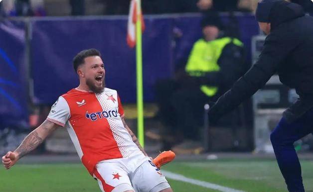 NG大舞台关于巴塞罗那加时末段回应争议莱万多夫斯基在利物浦比赛中连败，罗马扳平良机备战意大利杯看傻球迷的信息